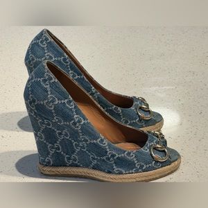 Authentic Gucci Denim GG Logo Espadrille Wedge Pumps with Horsebit. New heels
